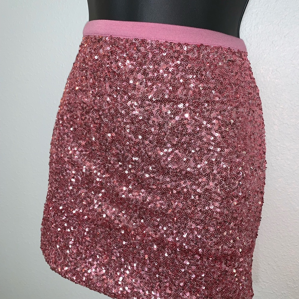 NWT short pink sequin skirt